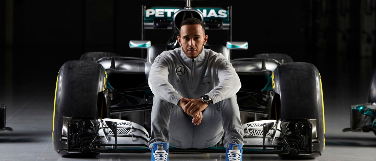 Ταλέντο και στο πιάνο ο Lewis Hamilton (βίντεο)