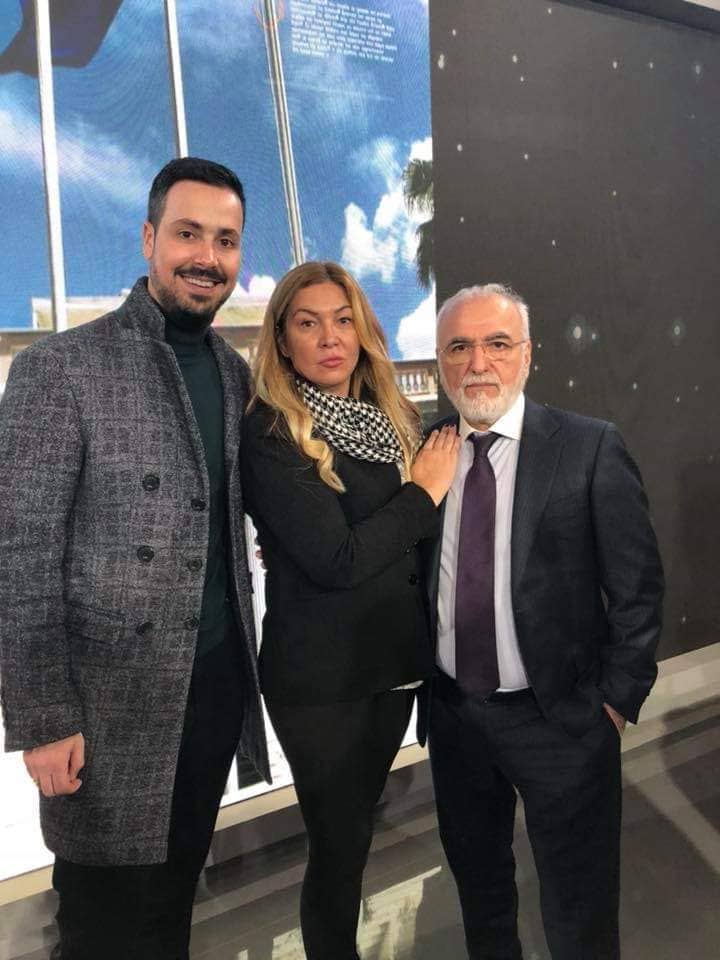 H άφιξη-υπερπαραγωγή του Ιβάν Σαββίδη στο Open με την εκκλησία στο πλευρό του (βίντεο)