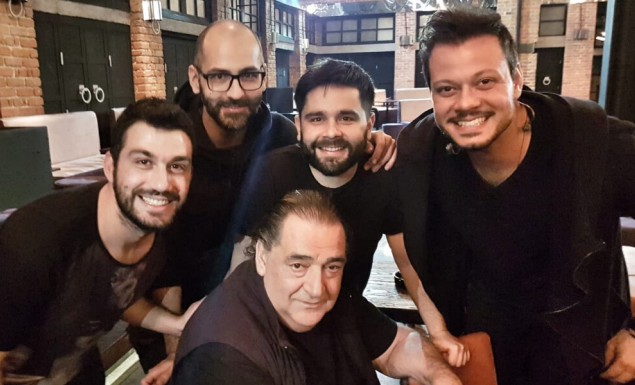 Οι ΑΝΩ ΚΑΤΩ ολοκληρώνουν τις εμφανίσεις τους στο πλευρό του Βασίλη Καρρά