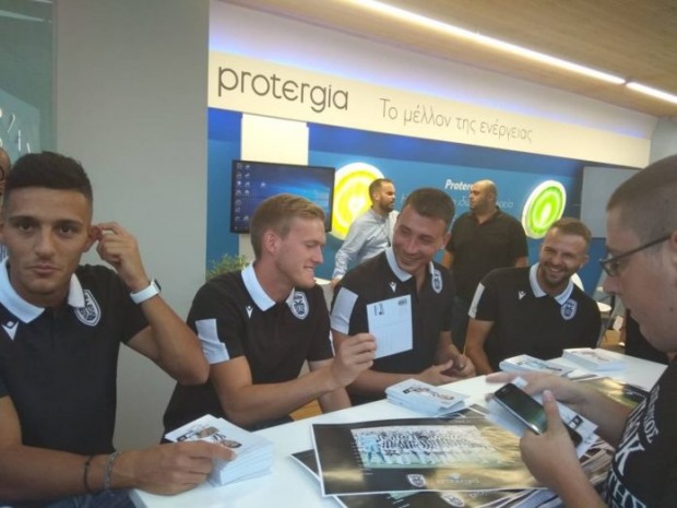 Κοσμοσυρροή για τους παίκτες του ΠΑΟΚ…στην 84η ΔΕΘ!