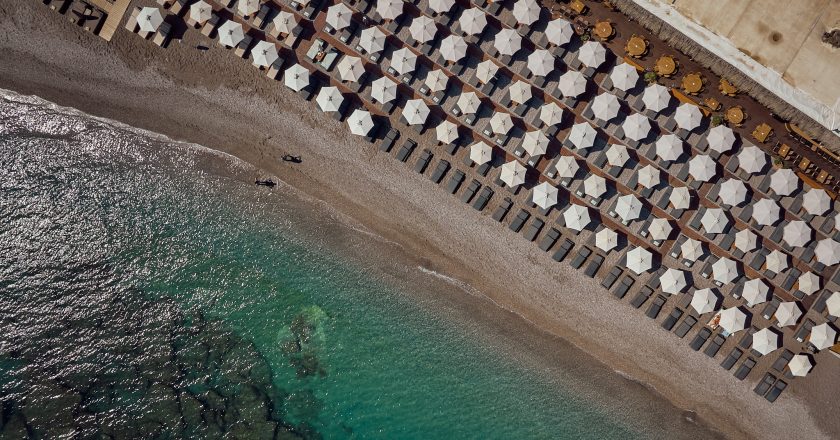 «Baia Seaside Beach Bar Restaurant»: Μία παραθαλάσσια εμπειρία για μοναδικές καλοκαιρινές μέρες & νύχτες!